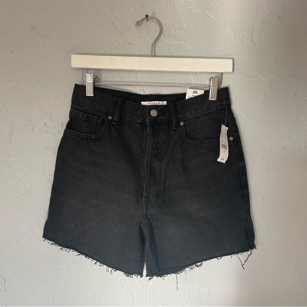 PacSun NWT 90’s Girlfriend Black Raven Denim Jean Shorts Frayed Hem Waist 26”